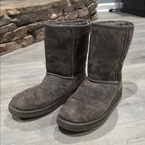 UGG Classic Short II Boot for Women, Size 10 - Grey